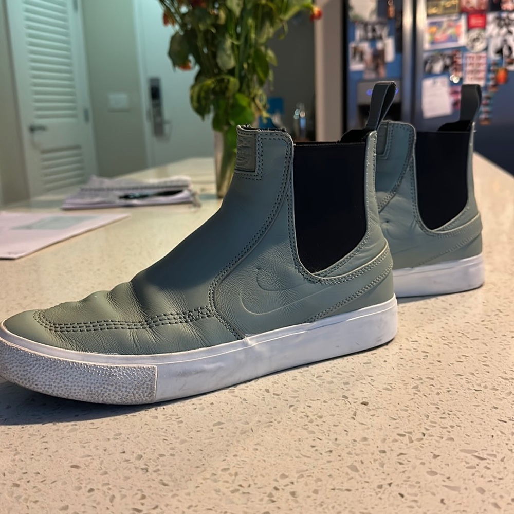 Nike Size 7M Zoom Stefan Janoski Slip Mid RM. Chelsea boot.